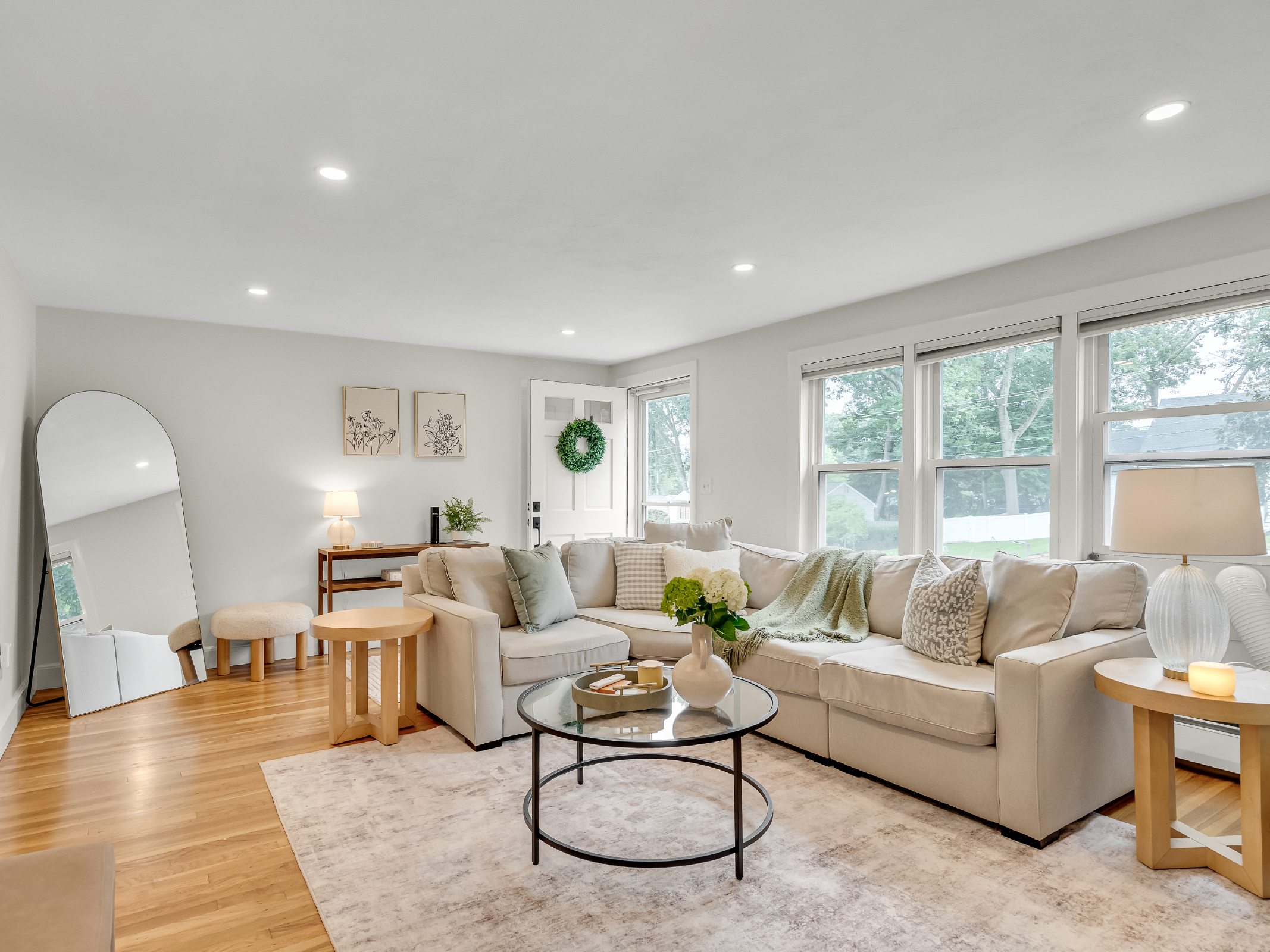 30-Linda-Ave-livingroom
